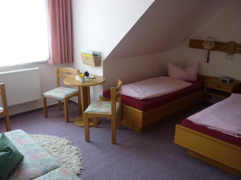 Hotel Burghof Schwarzatal Room photo